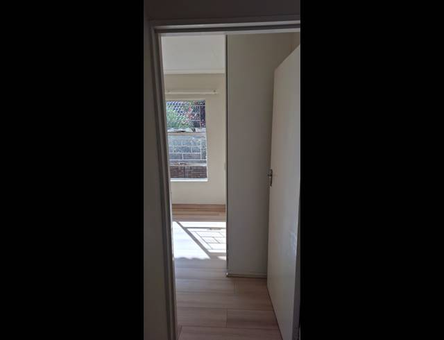2 bed property to rent in HONEYDEW RIDGE